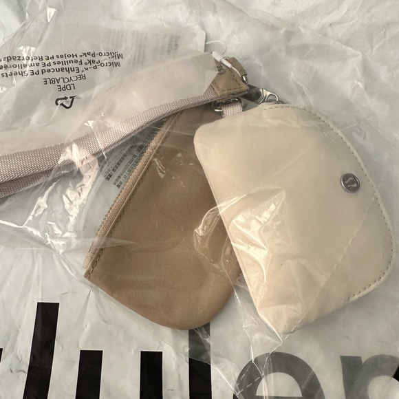 BNWT (goes with anything 🙌) Trench & White Opal Lululemon Dual Pouch - Picture 12 of 15